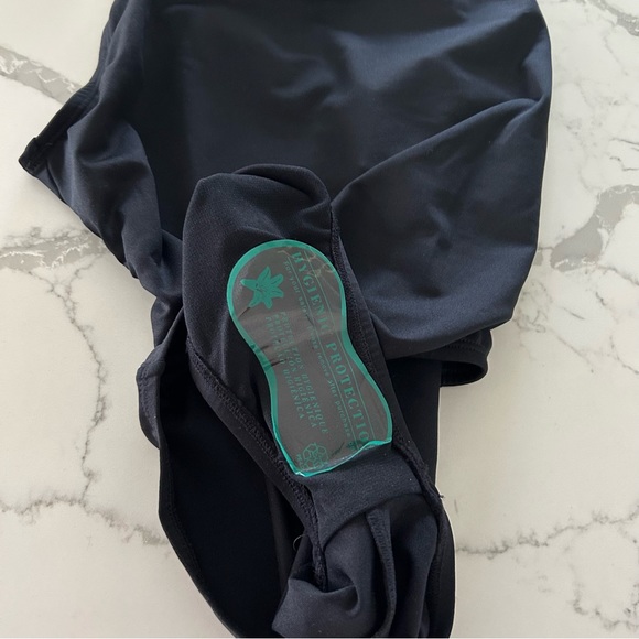 Dolfin One Piece Swimsuit Size 38 (8) - Picture 11 of 11